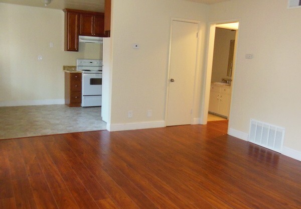 104 Redwood Avenue