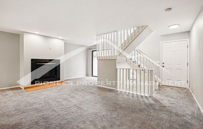 Spacious Townhouse with Washer/Dryer and Central AC
