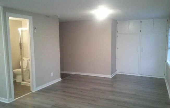 Studio, 1 bath, $995, Unit 820-7