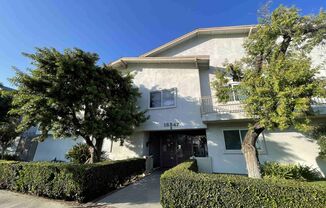 COMPLETELY UPDATED ONE BEDROOM APARTMENT IN TARZANA!