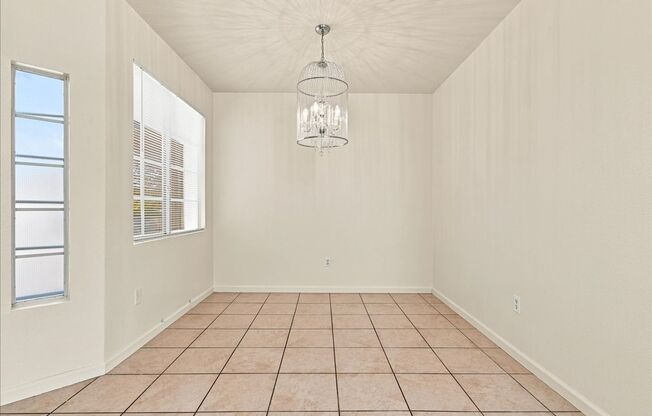 Bright & Spacious 4Bd Home with Vaulted Ceilings & Outdoor Kitchen