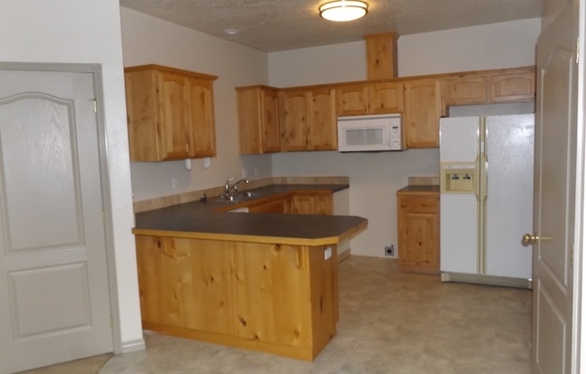 3 beds, 2 baths, $1,600