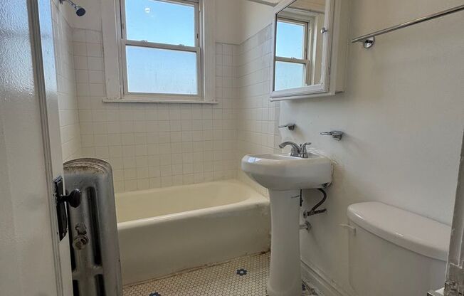 1 bed, 1 bath, 800 sqft, $1,550, Unit 4826-2S