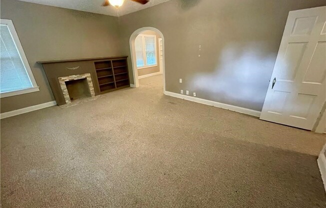 916 E 37 ST
