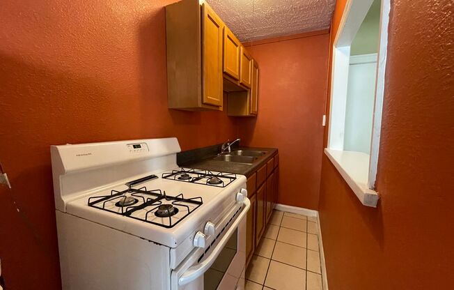 Studio, 1 bath, $825, Unit 06
