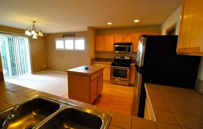 Lovely 4-Bedroom Home in Sought-After Renton Neighborhood!!