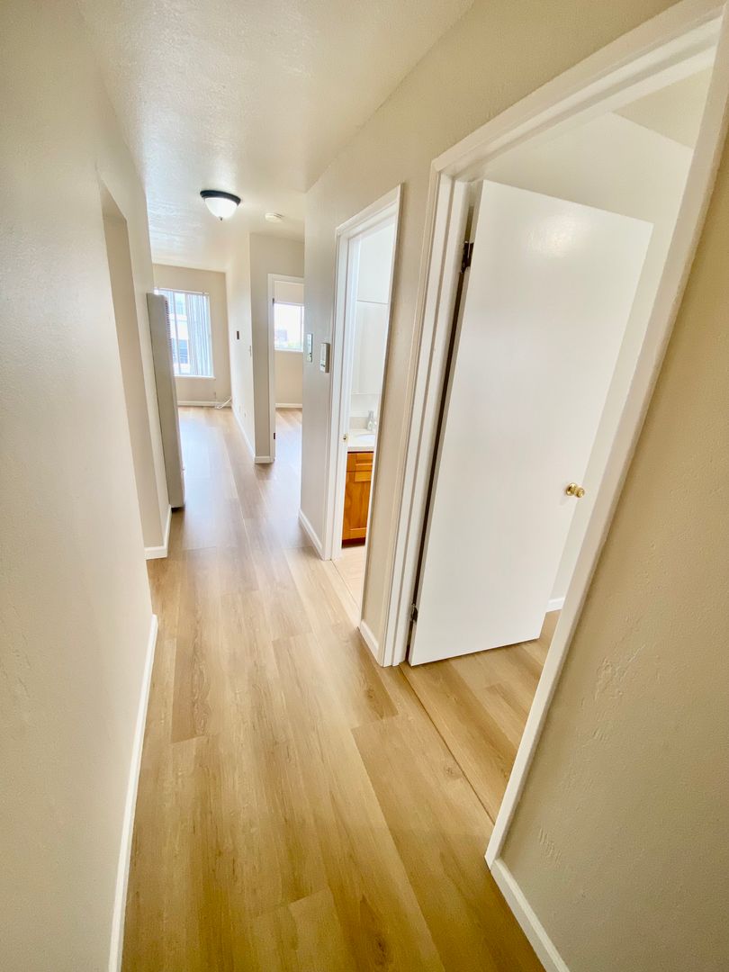 319 24 AVE
