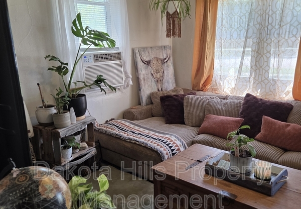 136 SAINT ANNE ST