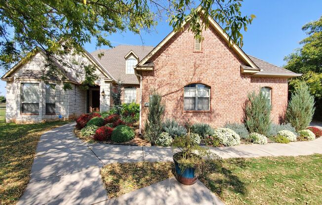 Beautiful 4Bedroom Home tucked away on a quiet cul-de-sac in Coffee Creek! Edmond Schools! Available Now!!!