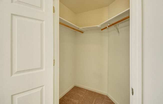 Phoenix Ridge walk in closet Apartment for rent in Williston, ND