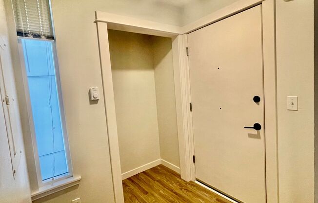 Studio, 1 bath, 250 sqft, $1,195, Unit 304