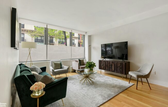 117 W 123 ST