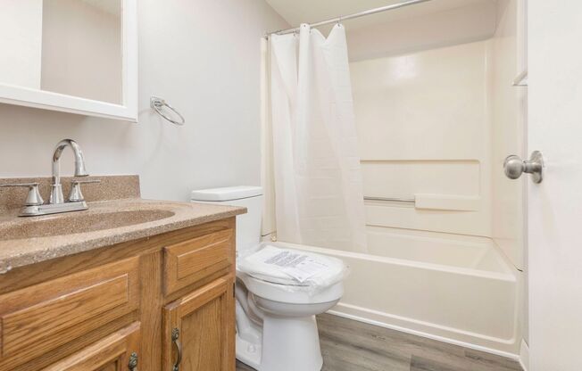 2 beds, 2 baths, $895, Unit 305