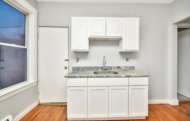 8 SUMNER SQ
