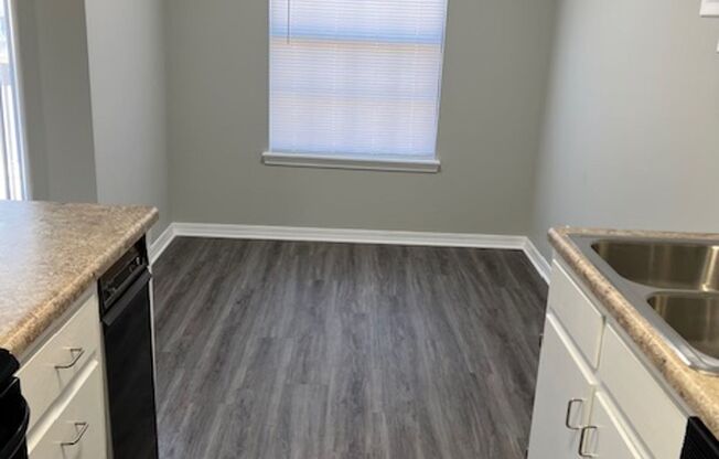 1 bed, 1 bath, 735 sqft, $735