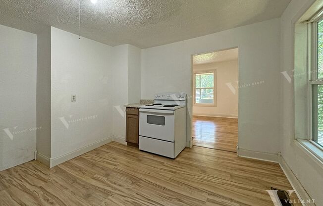 3 beds, 1 bath, $950