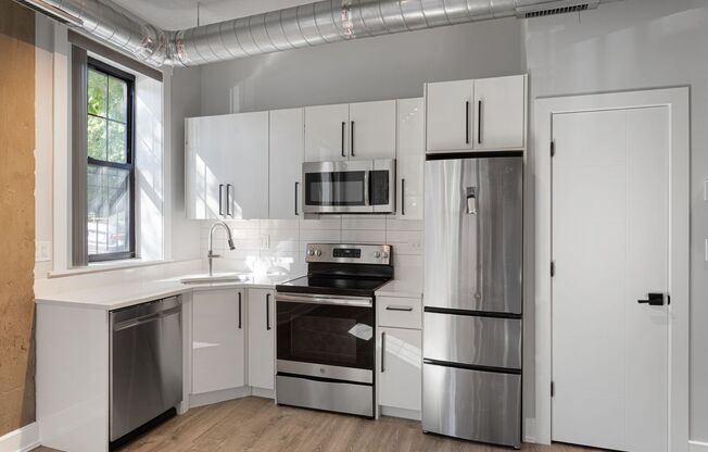 Studio, 1 bath, 268 sqft, $1,550, Unit 112