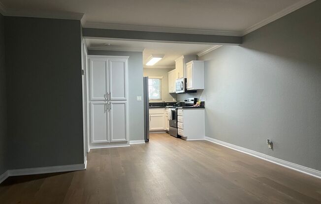 2 beds, 1 bath, 850 sqft, $2,575, Unit 801E