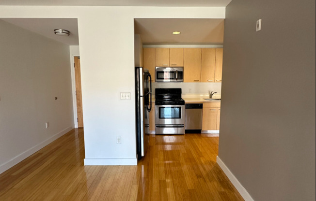 1 bed, 1 bath, $3,400, Unit 105