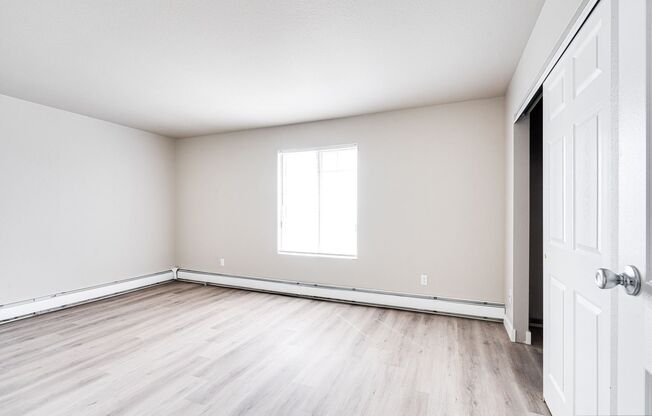2 beds, 1 bath, 850 sqft, $1,099, Unit B212