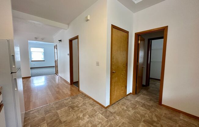 3 beds, 2 baths, $2,050, Unit 712