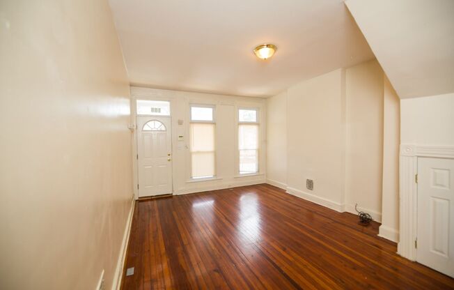 Charles Village 3bd/1.5ba Rowhome w/ W/D & A/C! --Available 8/14