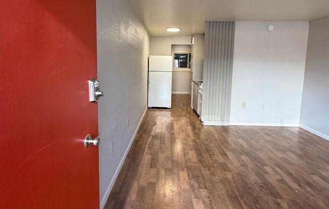 1 bed, 1 bath, 350 sqft, $1,195, Unit 211
