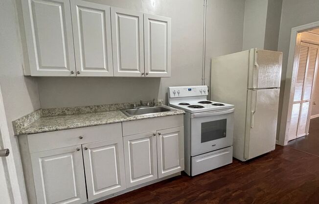 Studio, 1 bath, 360 sqft, $775, Unit 5