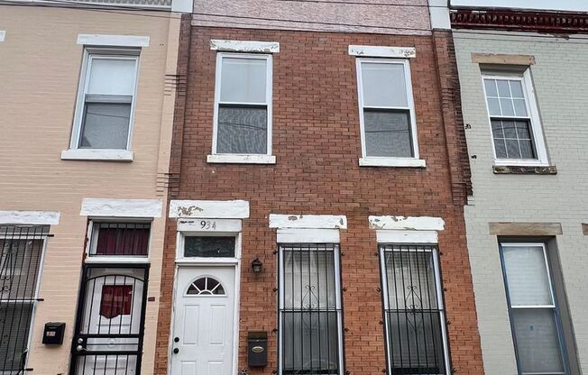 Stunning 4-Bedroom Townhouse in North Philadelphia! Available NOW!