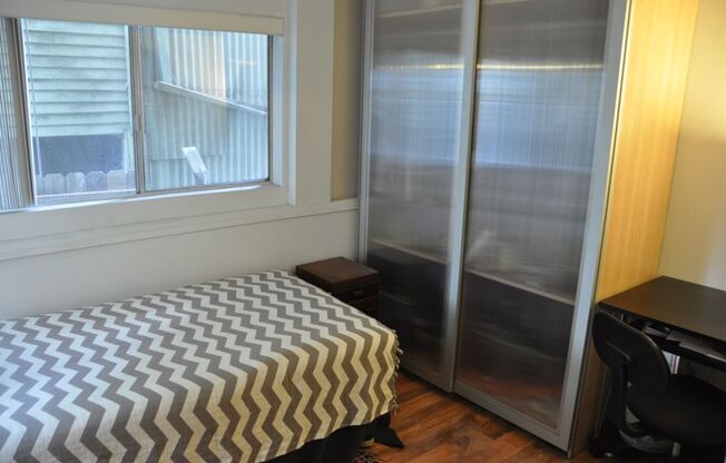 3 beds, 1 bath, $3,495, Unit 1156-1/2