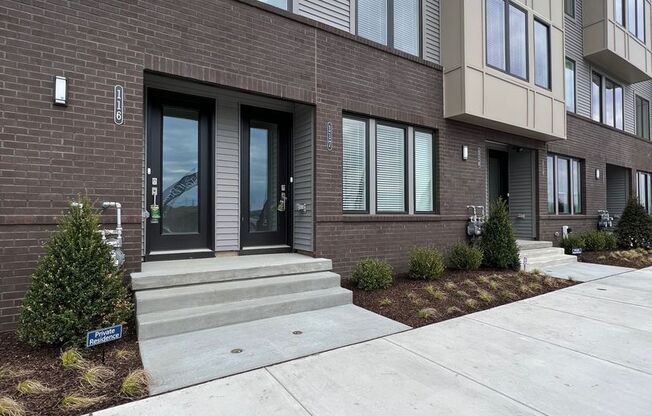 Gorgeous 3BD/2.5BA Waterfront Townhome!