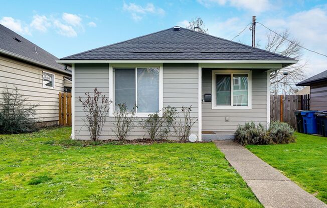 Cute 1 bedroom, 1 bathroom home near downtown Salem!