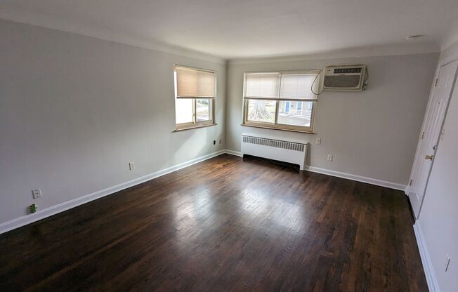 Quiet Pleasant Ridge Apartment