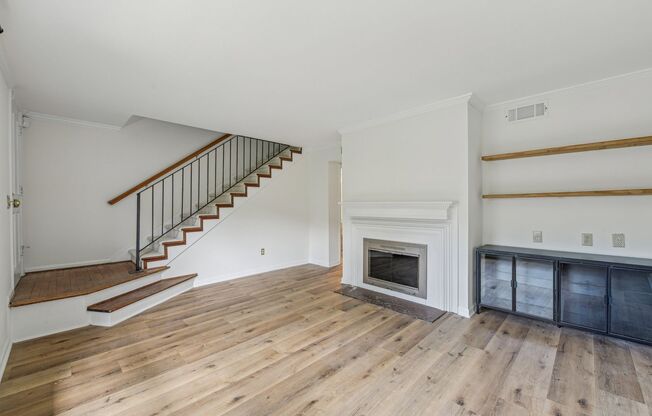 Updated 2BR/2.5BA Townhome in Gated West Buckhead Community