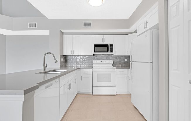 Modern Living in Miramar – 2 Bed/2 Bath Condo!