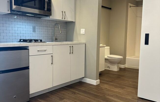 Studio, 1 bath, 227 sqft, $1,850, Unit 435-414