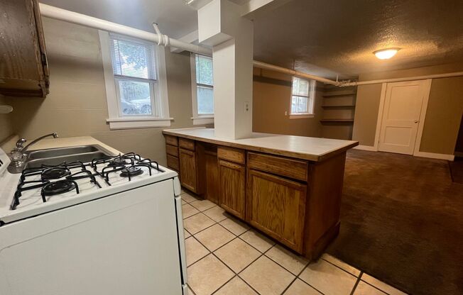 1 bed, 1 bath, 600 sqft, $928, Unit 1