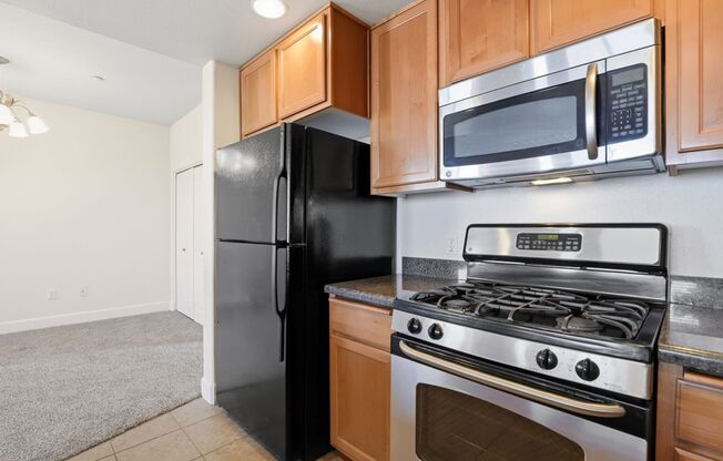 1 bed, 1 bath, 812 sqft, $2,165, Unit 1014