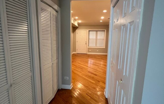 2120 W Arthur
