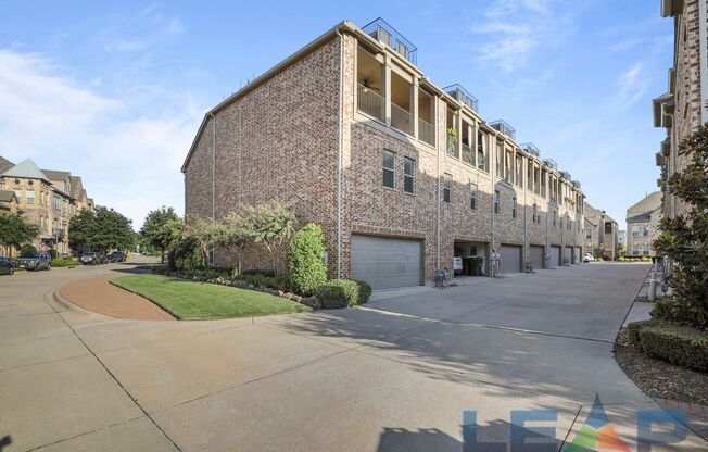 Sophisticated 3 Story 3 Bdrm 3.5 Bath Townhome Steps Away From Shops Of Legacy