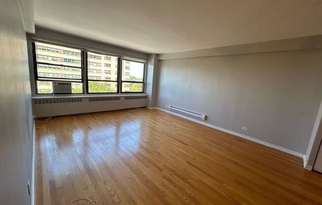 1 bed, 1 bath, 700 sqft, $1,950, Unit 418-0912