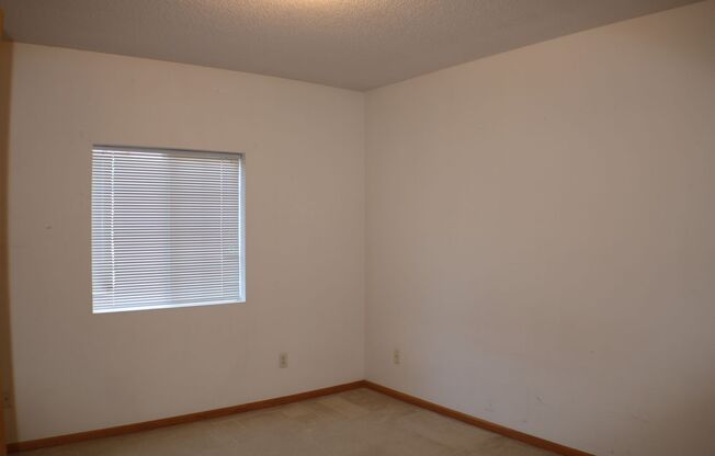 2 beds, 1 bath, $1,195, Unit # 08