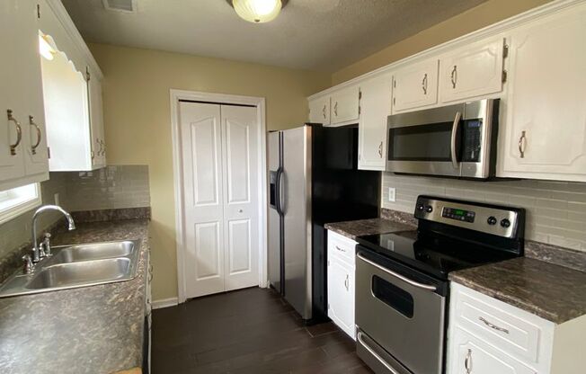 3 beds, 2 baths, $1,400