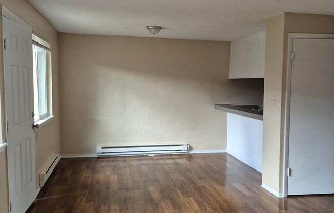 2 beds, 1 bath, 792 sqft, $1,000, Unit #3