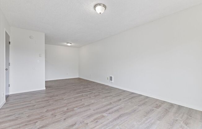 Studio, 1 bath, 450 sqft, $1,050, Unit 15-A