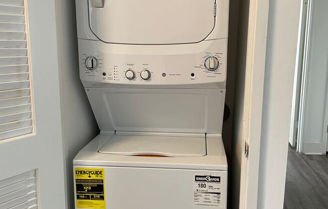 2 beds, 1 bath, 700 sqft, $1,750, Unit 222-14