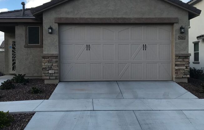 Beautiful Newer 3 bedroom Home Sweetwater & Litchfield in Homestead @ Marley Park Available August!