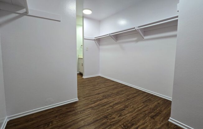 3 beds, 2 baths, 1,350 sqft, $2,898, Unit 33