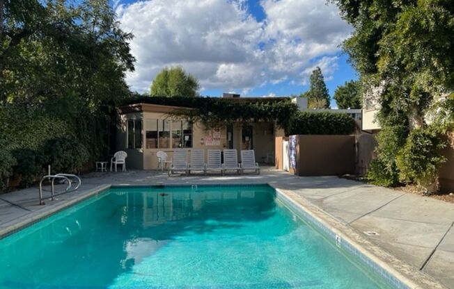 Beautiful 2-Bedroom/2.5 Bath Townhome