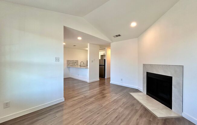 Stylish Top-Floor North Austin Condo Near 2222 & Minutes to Downtown